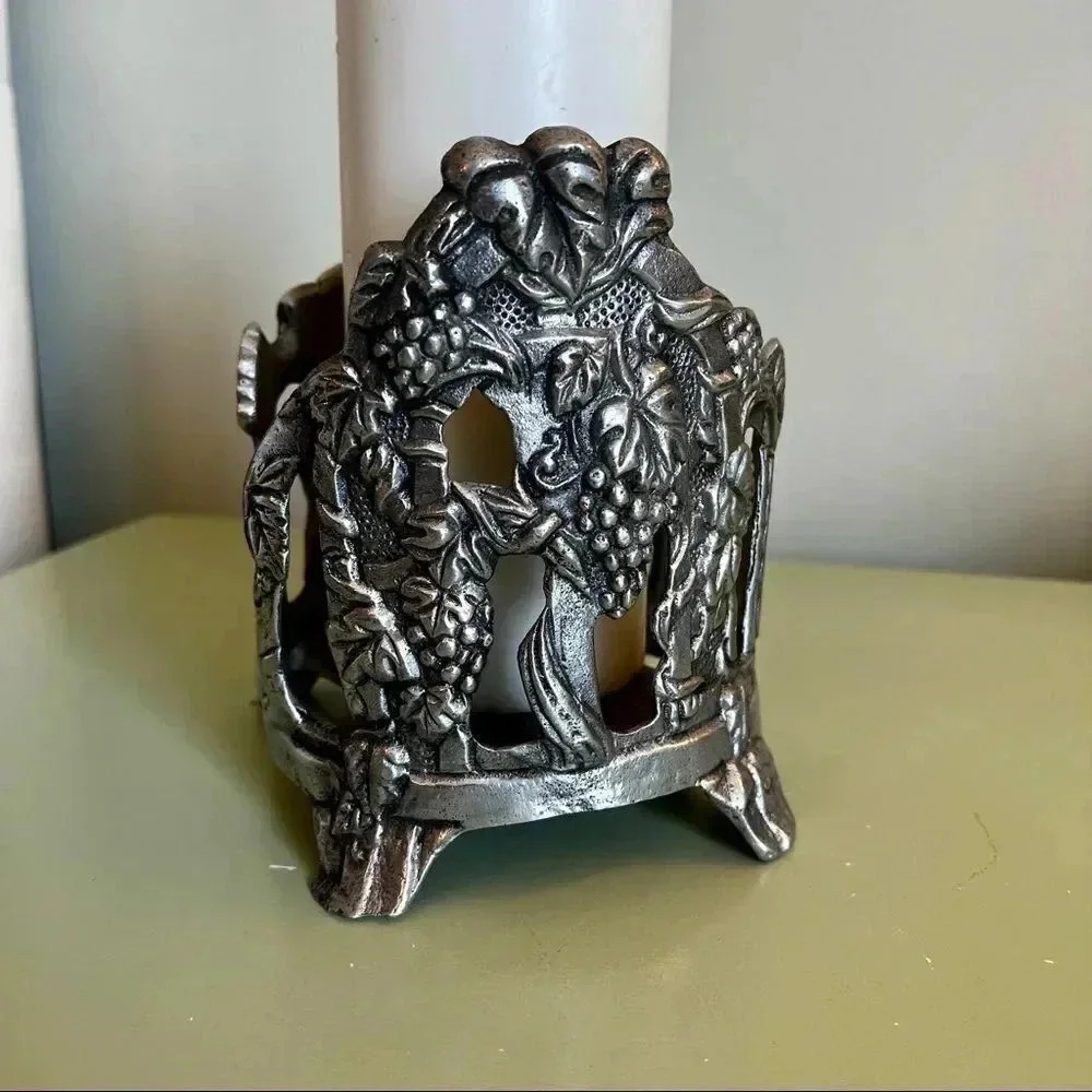 𝅺Vintage Stunning grape leaf‎ silver etched open candle holder